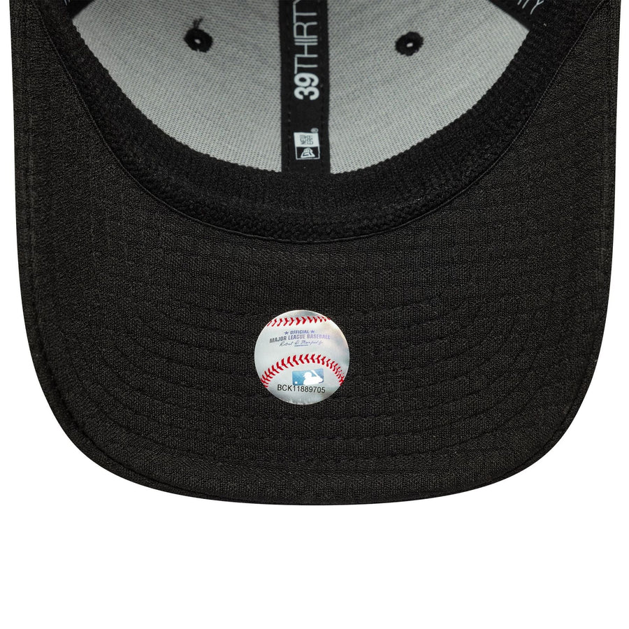 This is a New York Yankees MLB Stretch Mesh Black 39THIRTY Stretch-Fit Cap 5