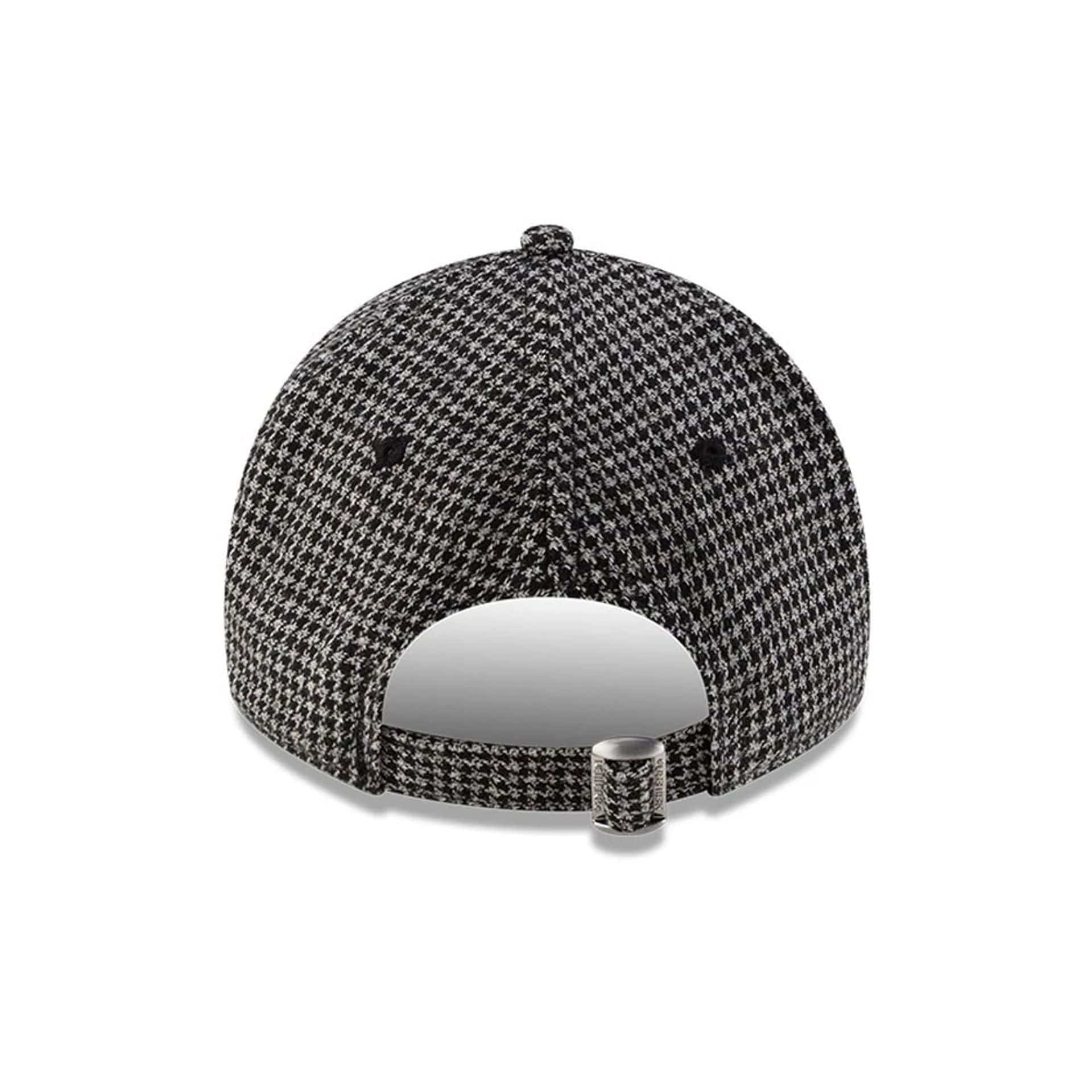 This is a New York Yankees MLB Houndstooth Black 9TWENTY Adjustable Cap 8