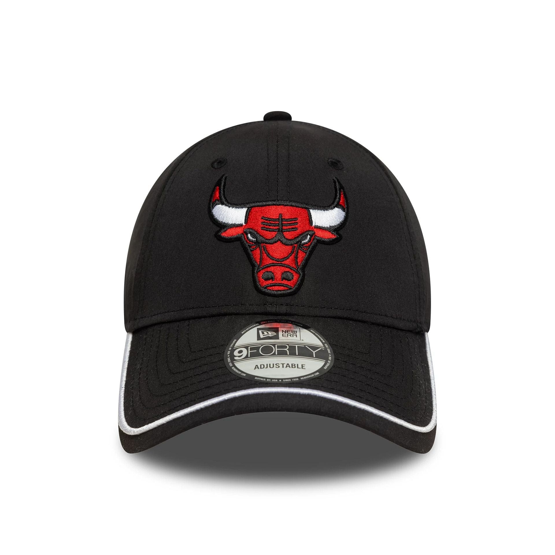 This is a Chicago Bulls NBA Piping Black 9FORTY Adjustable Cap 2