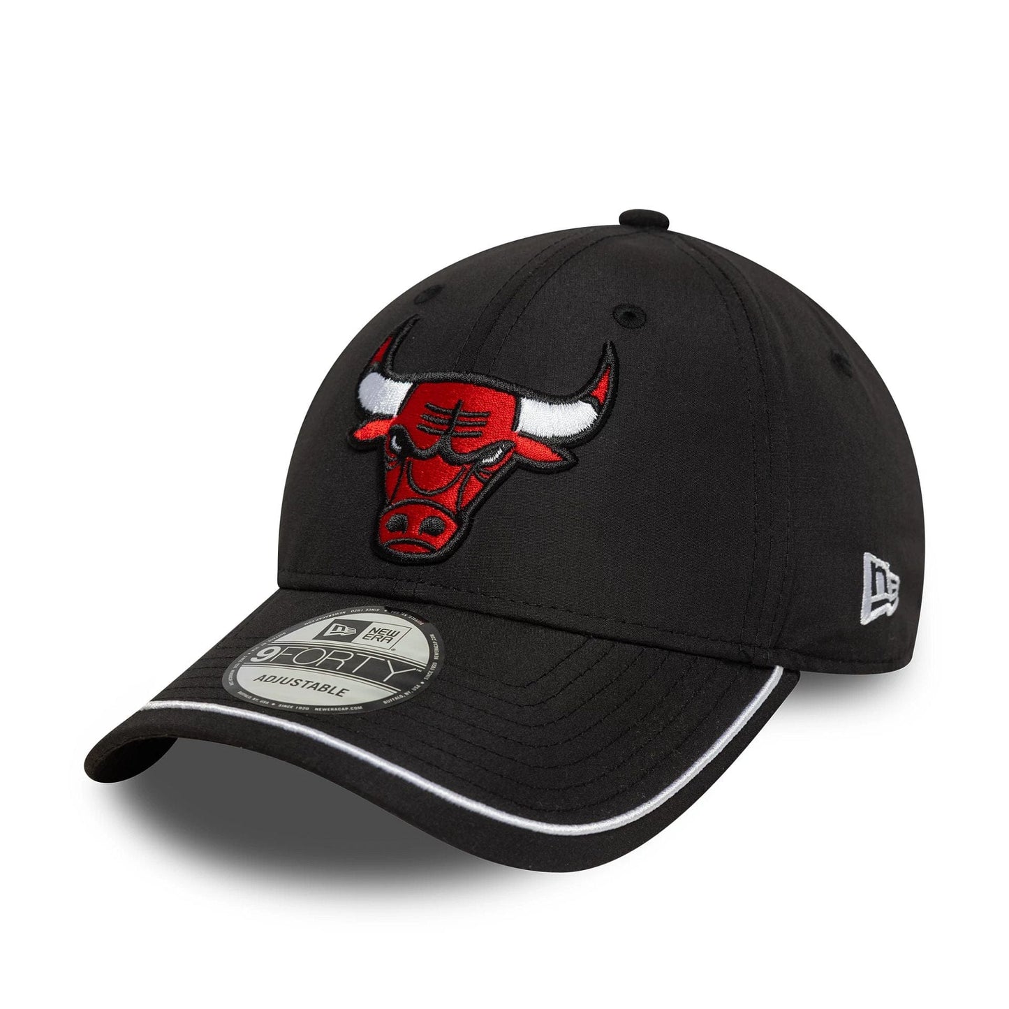 This is a Chicago Bulls NBA Piping Black 9FORTY Adjustable Cap 1