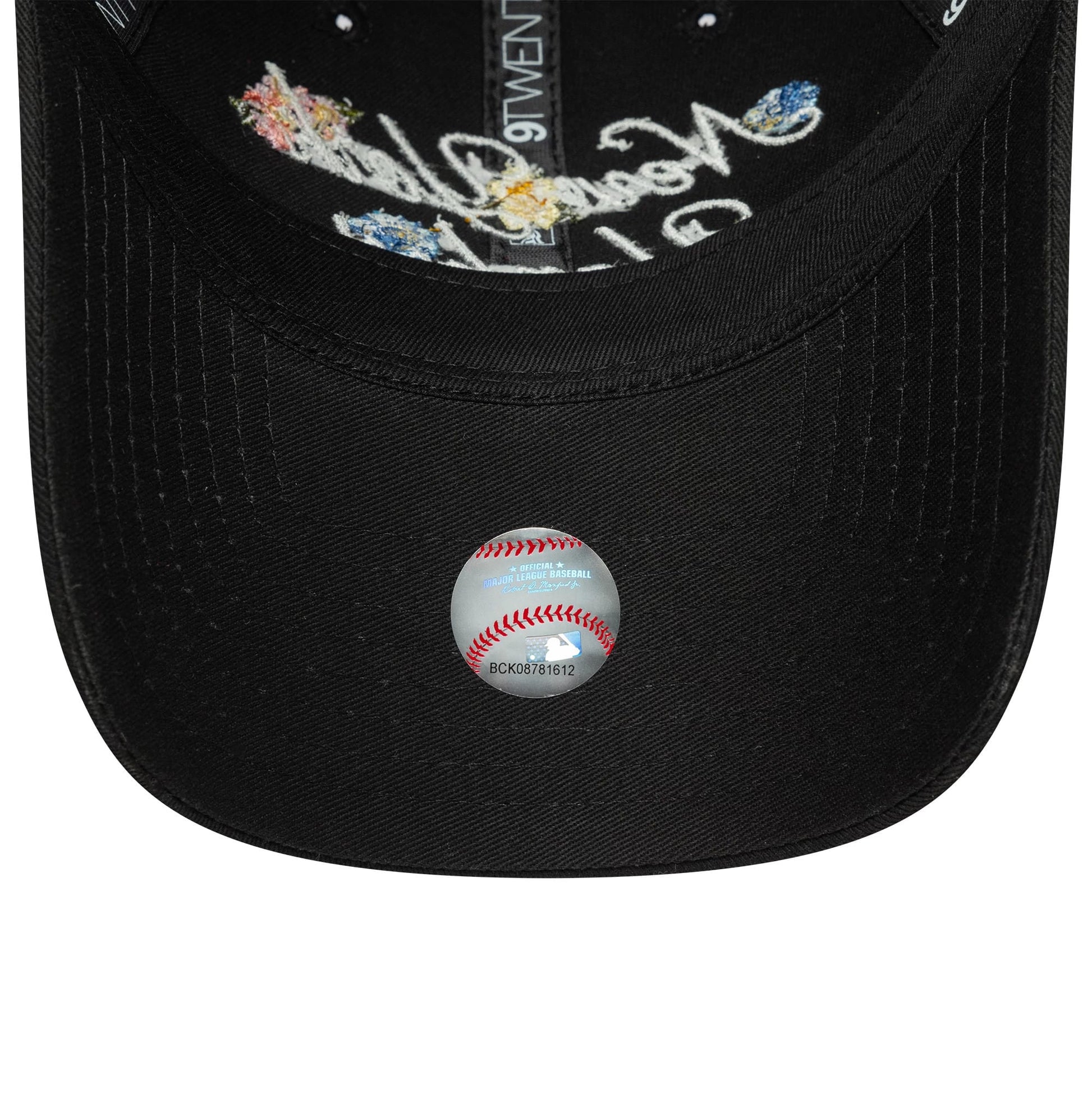 This is a New York Yankees Womens MLB Floral Script Black 9TWENTY Adjustable Cap 5