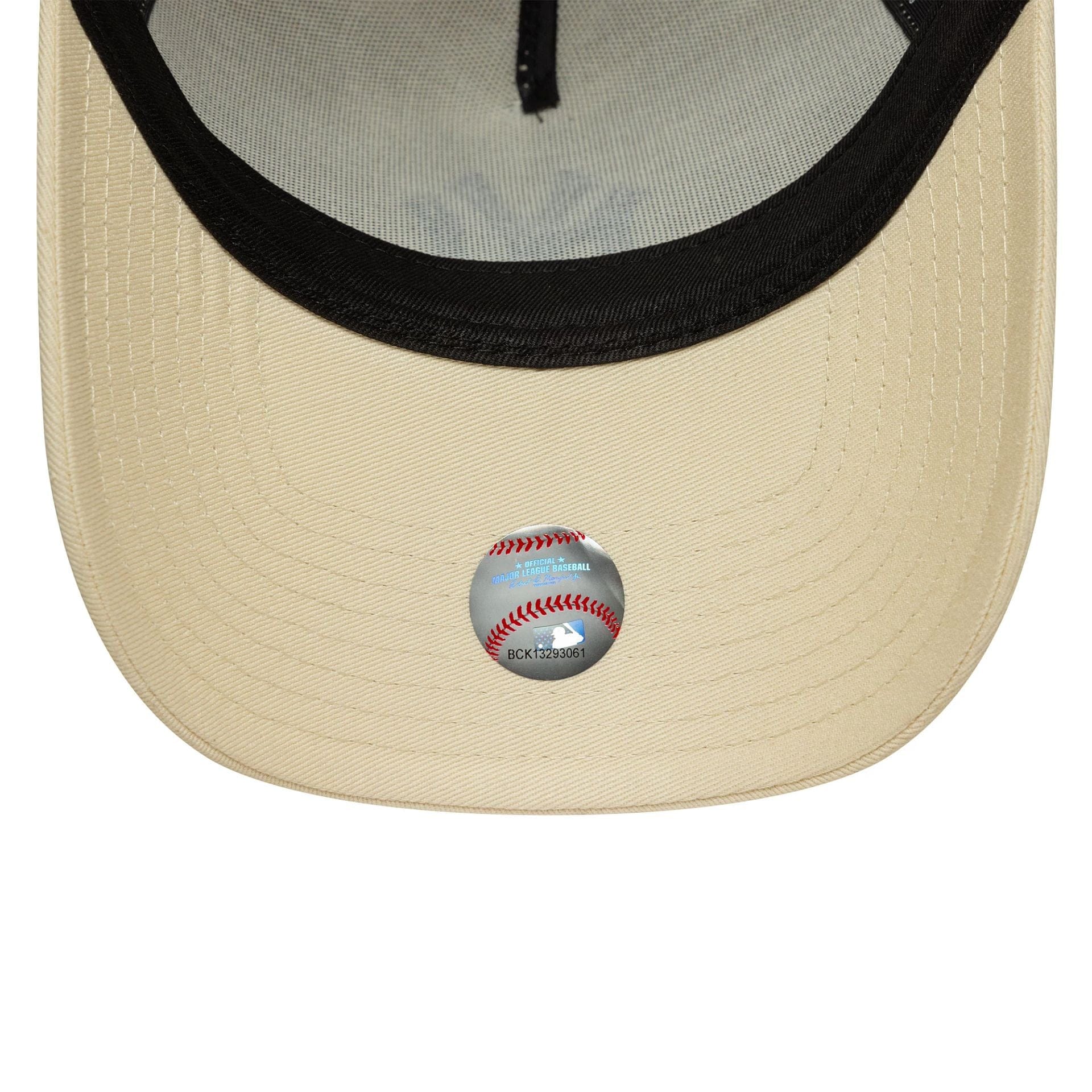 This is a New York Yankees MLB League Essential Cream 9FORTY E-Frame Adjustable Cap 5