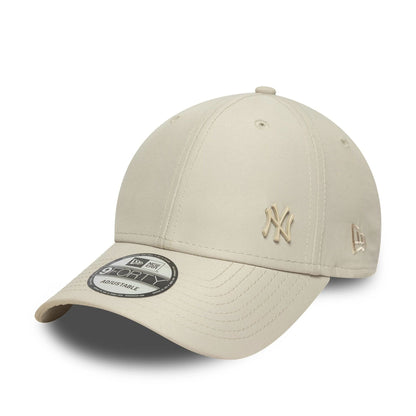 This is a New York Yankees MLB Tonal Flawless Cream 9FORTY Adjustable Cap 1