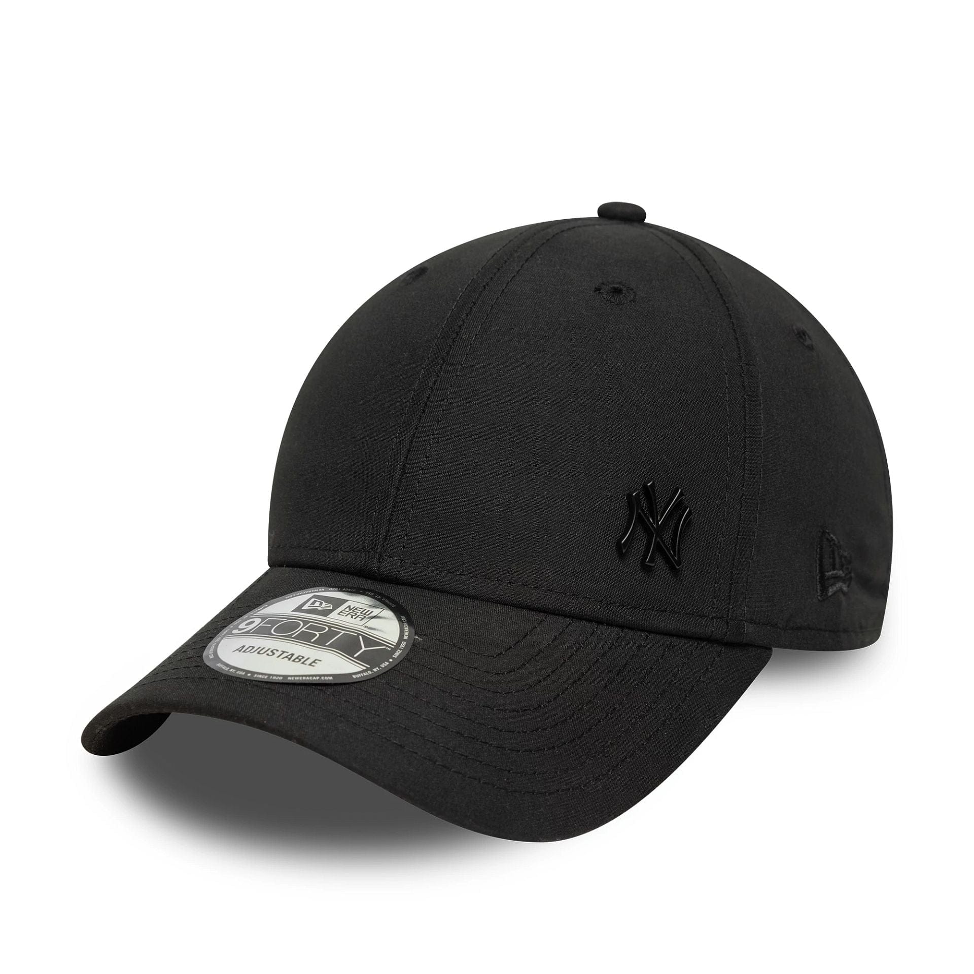 This is a New York Yankees MLB Tonal Flawless Black 9FORTY Adjustable Cap 1