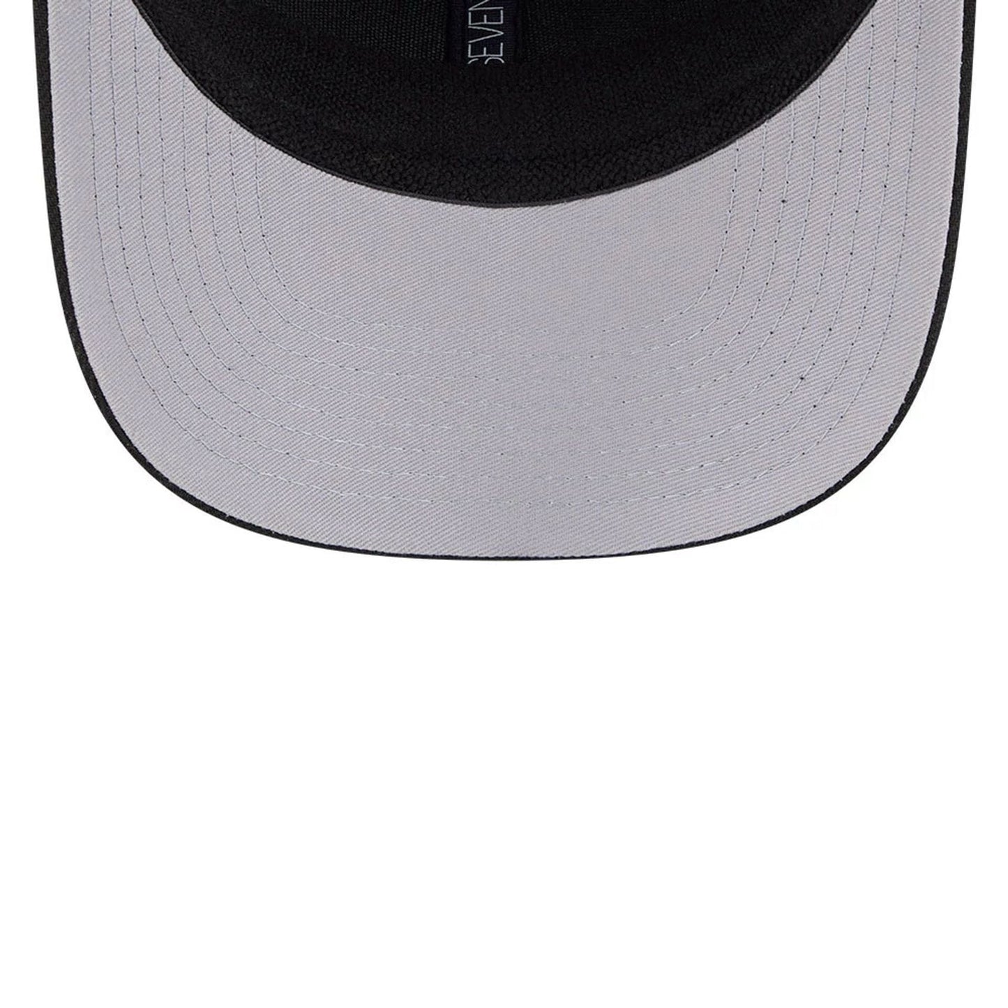 This is a LA Kings NHL Stated Black 9SEVENTY Stretch Snap Adjustable Cap 2