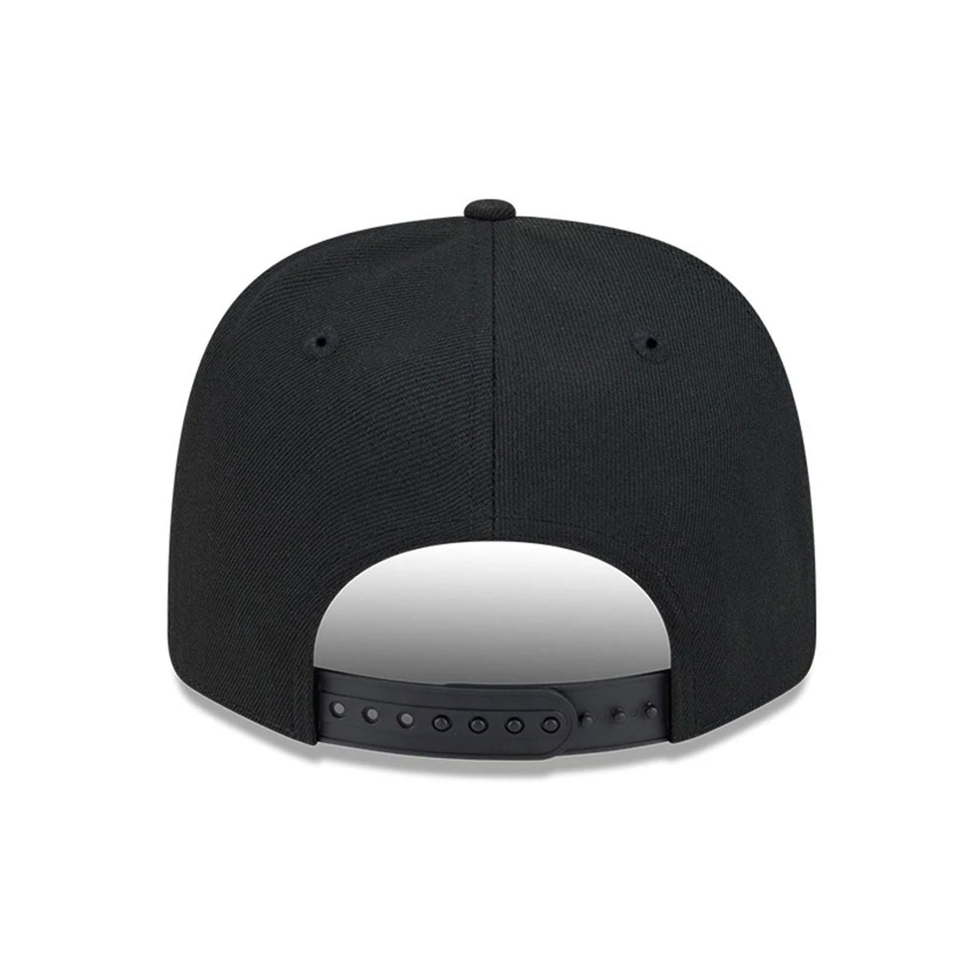 This is a LA Kings NHL Stated Black 9SEVENTY Stretch Snap Adjustable Cap 7