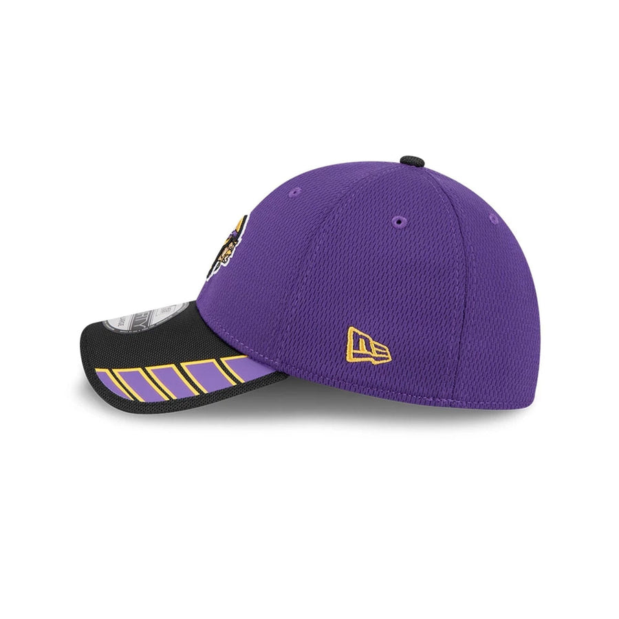 This is a Minnesota Vikings NFL Visor Hit Purple 39THIRTY Stretch Fit Cap 5