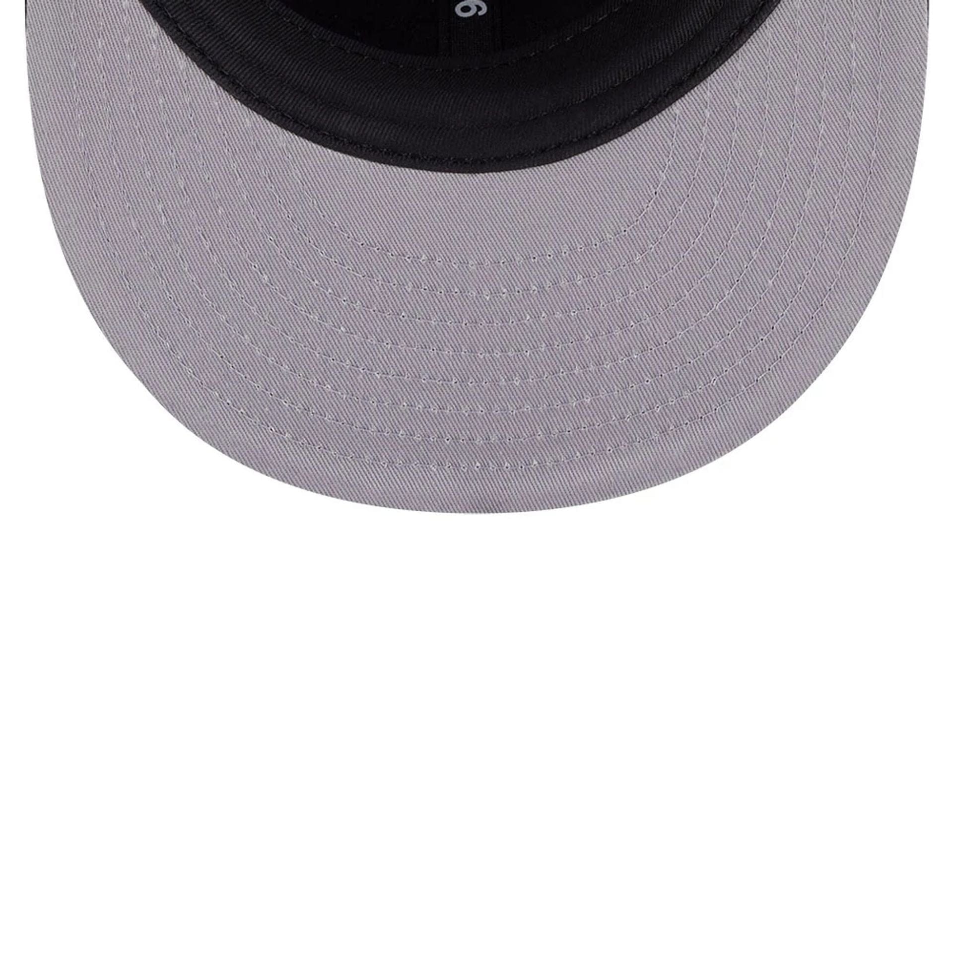 This is a Chicago White Sox MLB Plaid Black Retro Crown 9FIFTY Snapback Adjustable Cap 2