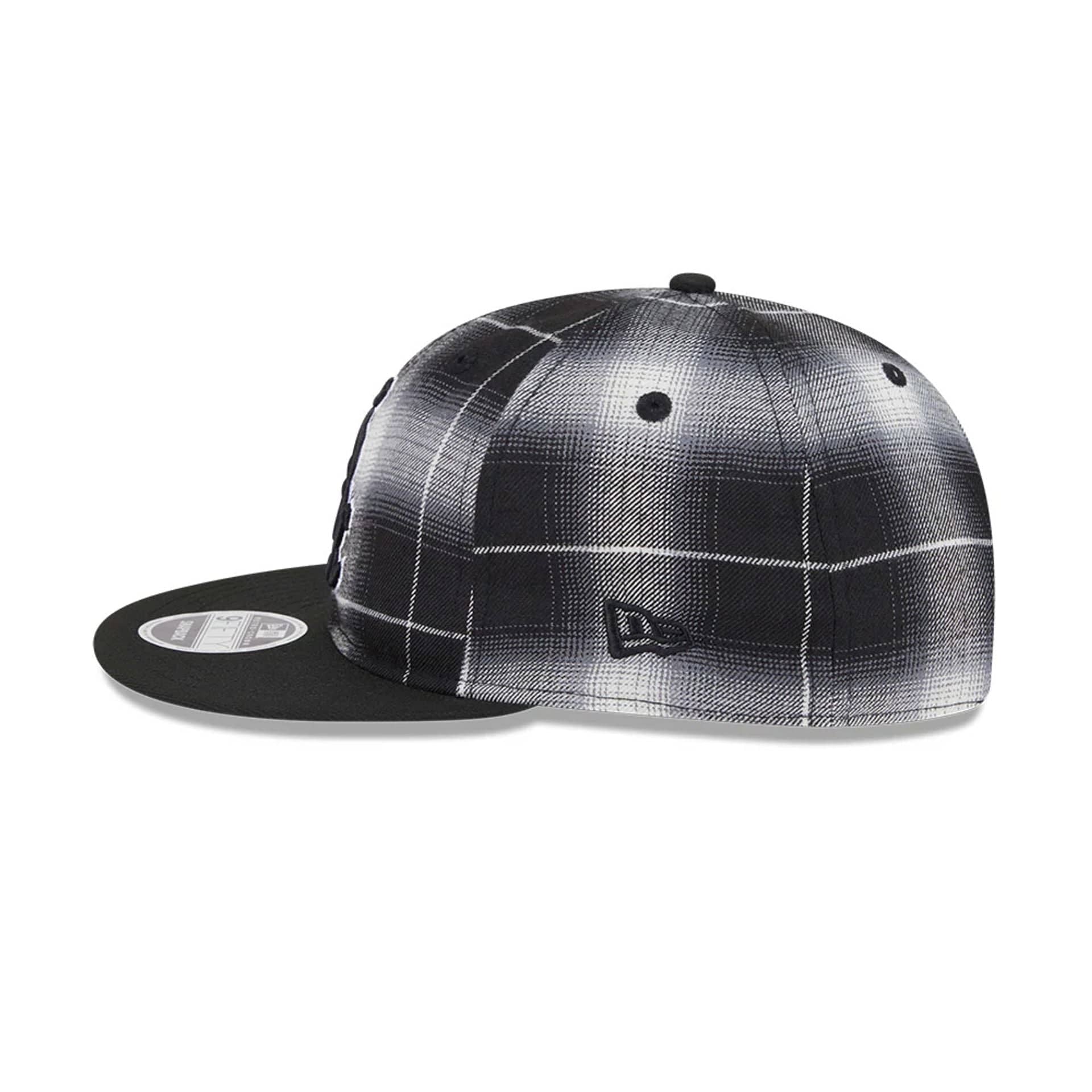 This is a Chicago White Sox MLB Plaid Black Retro Crown 9FIFTY Snapback Adjustable Cap 6