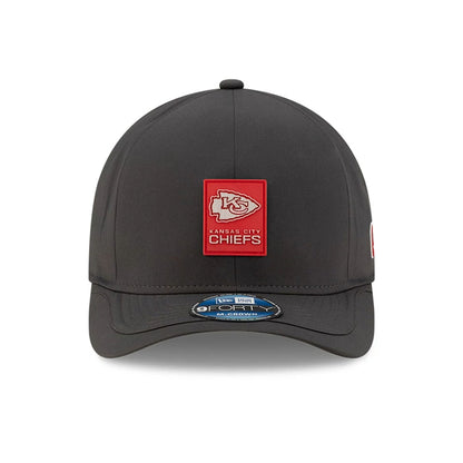 This is a Kansas City Chiefs NFL Sideline 2025 Charcoal 9FORTY M-Crown Adjustable Cap 3