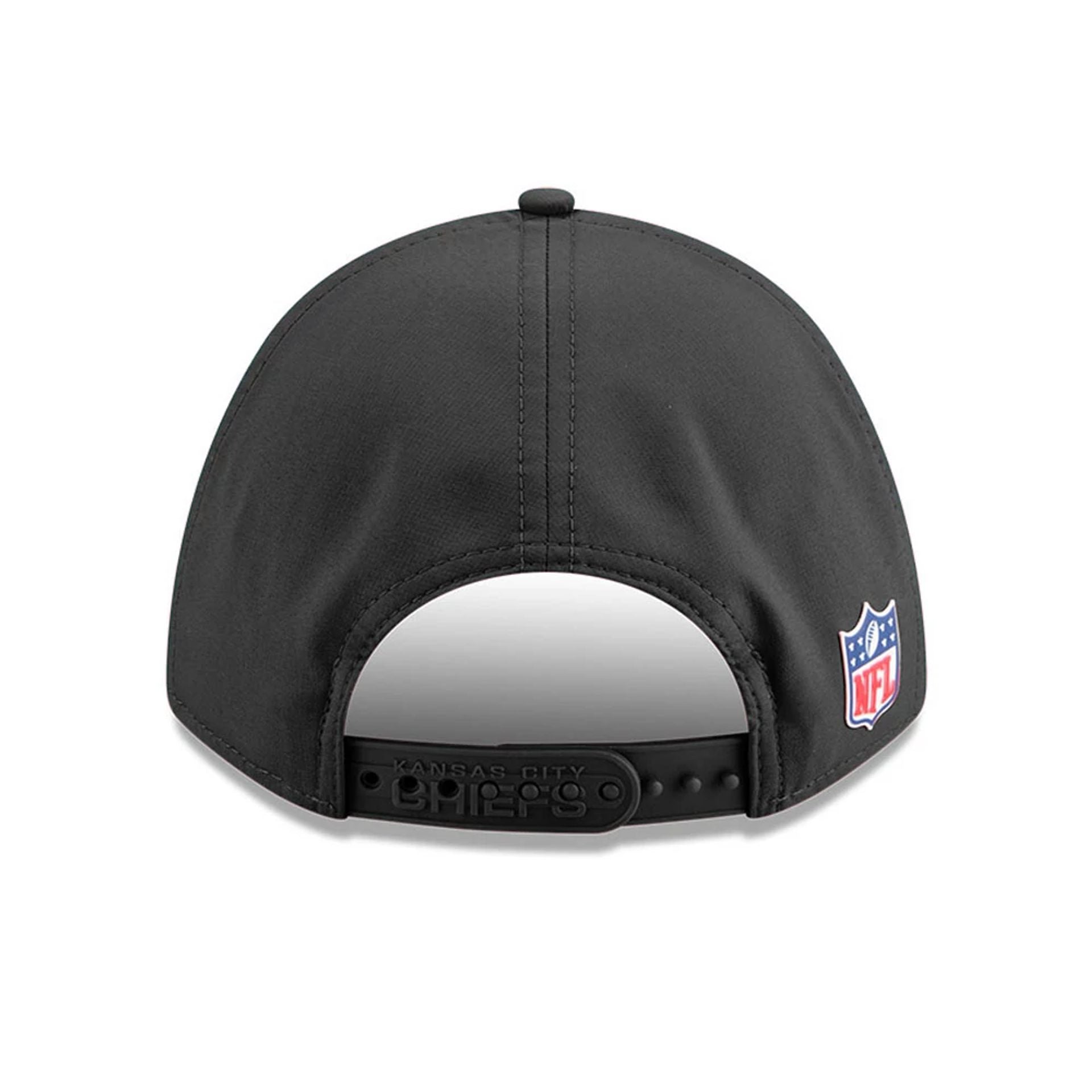 This is a Kansas City Chiefs NFL Sideline 2025 Charcoal 9FORTY M-Crown Adjustable Cap 6