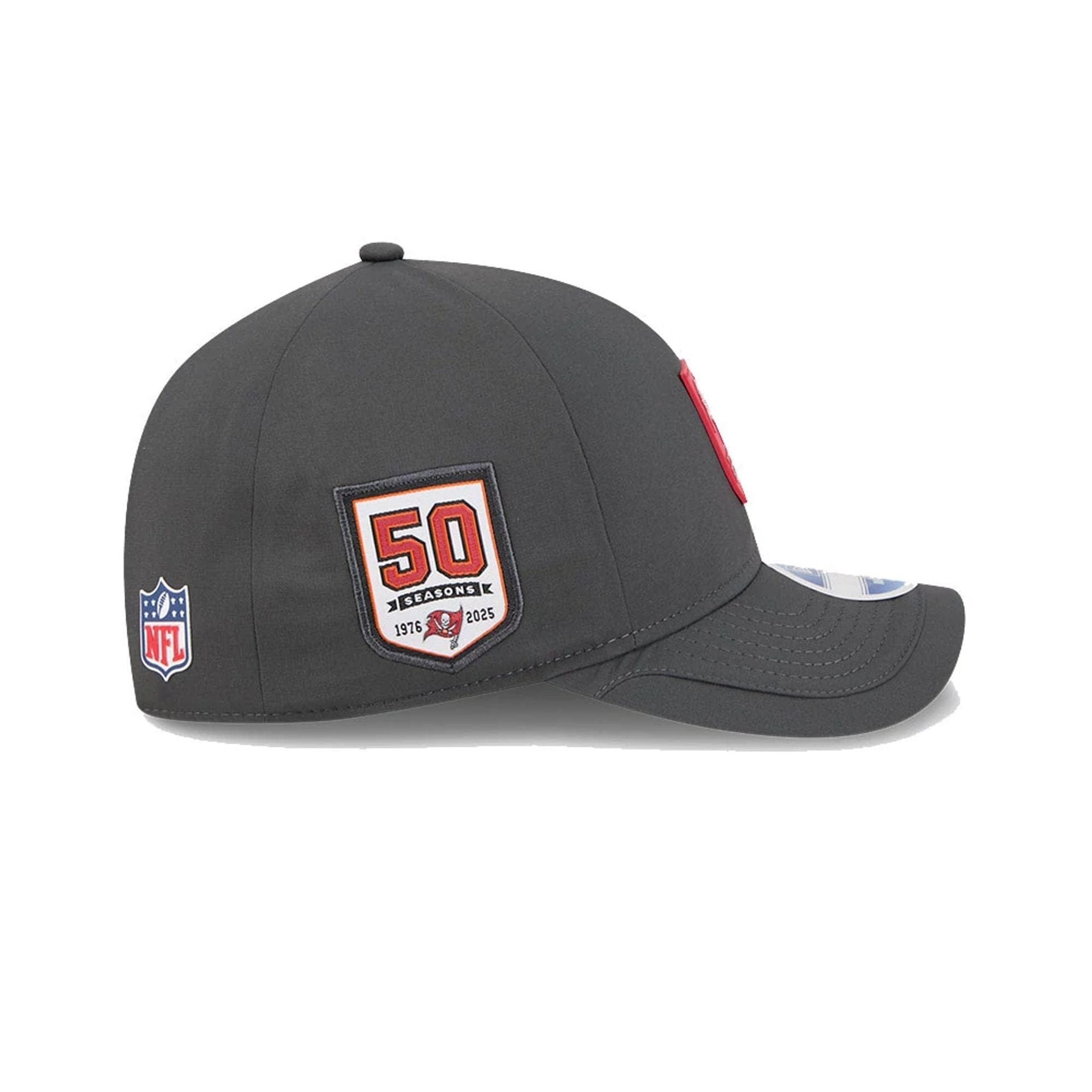 This is a Tampa Bay Buccaneers NFL Sideline 2025 Charcoal 9FORTY M-Crown Adjustable Cap 6