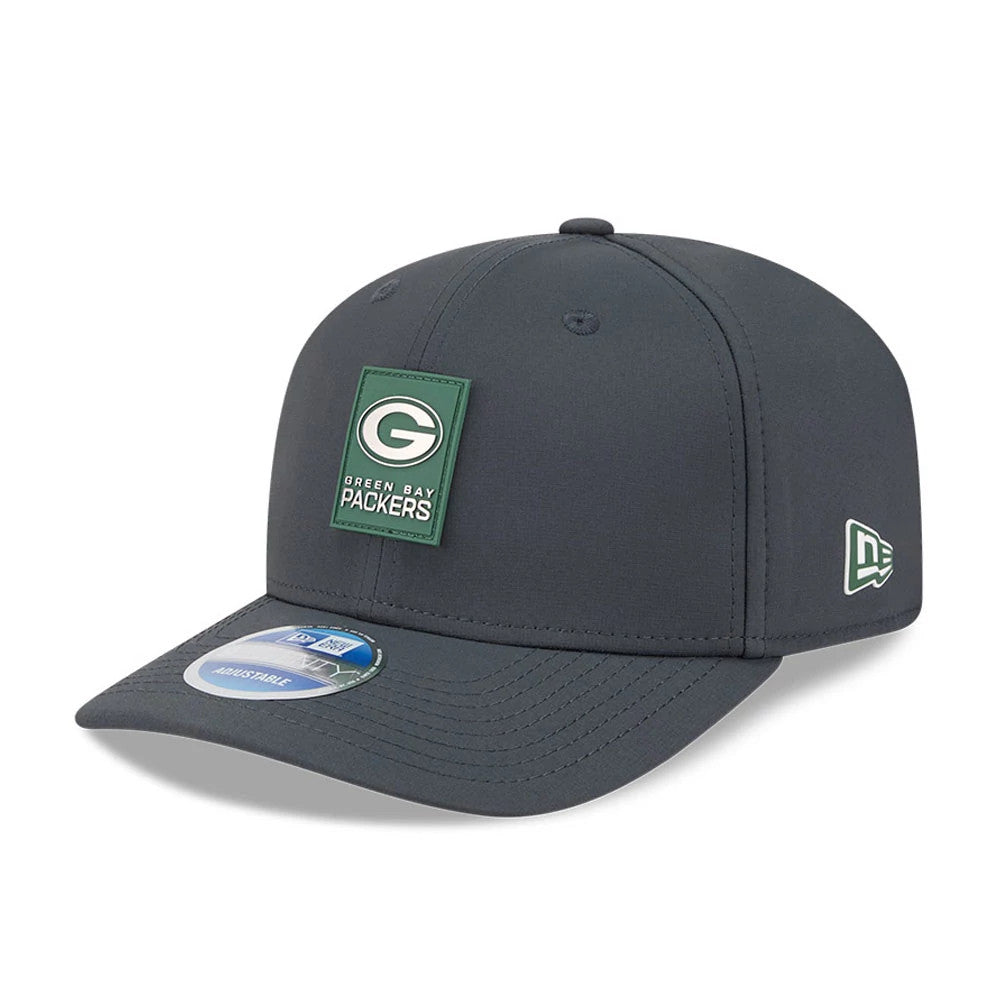 This is a Green Bay Packers NFL Sideline 2025 Charcoal 9SEVENTY Stretch Snap Adjustable Cap 1