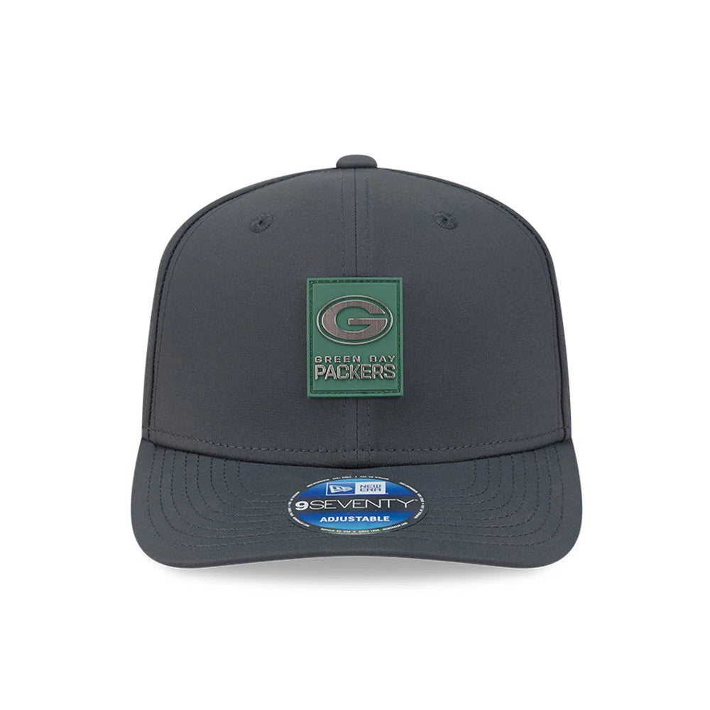 This is a Green Bay Packers NFL Sideline 2025 Charcoal 9SEVENTY Stretch Snap Adjustable Cap 3