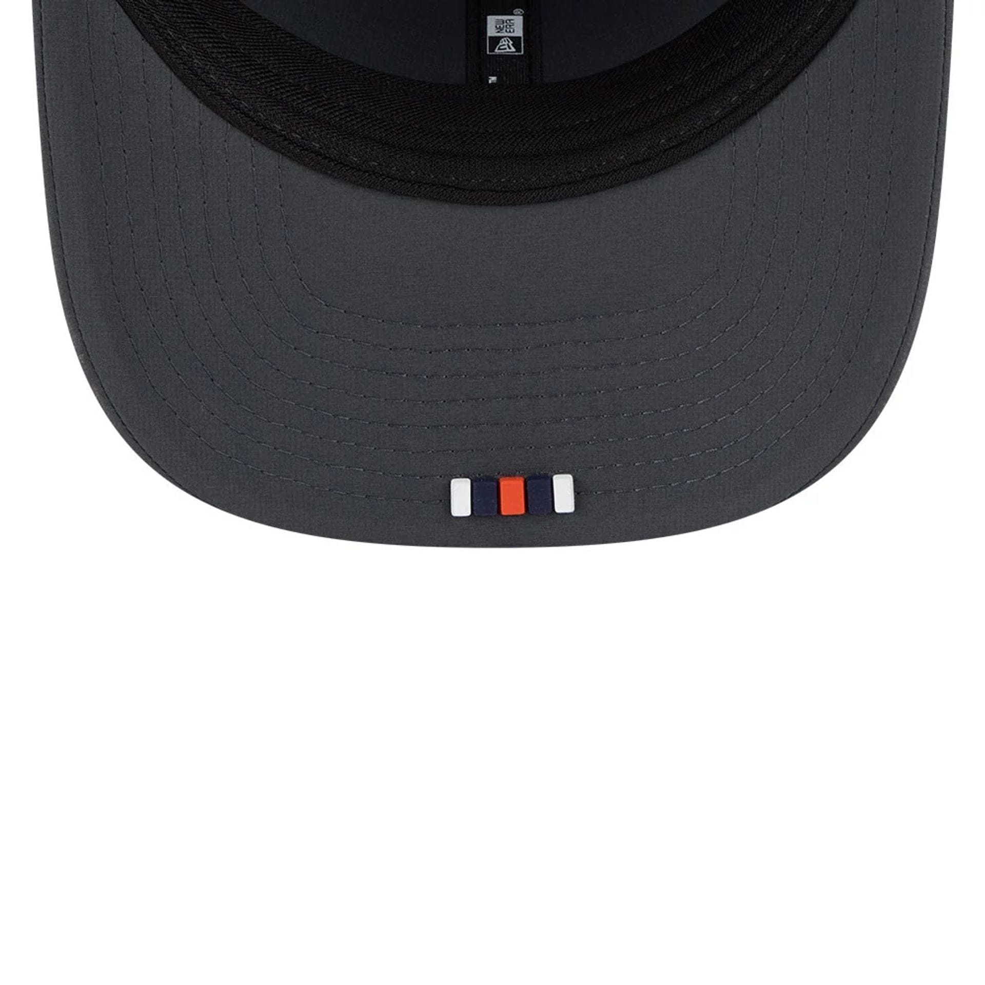 This is a Chicago Bears NFL Sideline Charcoal 9SEVENTY Stretch Snap Adjustable Cap 2