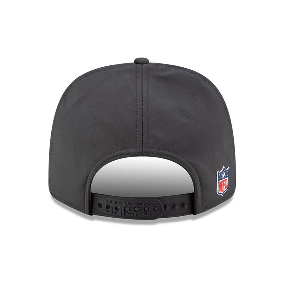This is a Kansas City Chiefs NFL Sideline 2025 Charcoal 9SEVENTY Stretch Snap Adjustable Cap 7