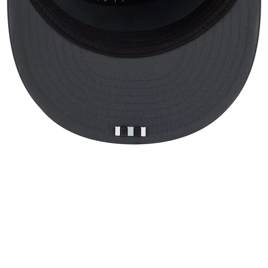 This is a Las Vegas Raiders NFL Sideline Charcoal 9FIFTY Split Panel Snapback Adjustable Cap 2