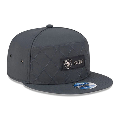 This is a Las Vegas Raiders NFL Sideline Charcoal 9FIFTY Split Panel Snapback Adjustable Cap 4