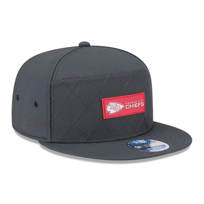 This is a Kansas City Chiefs NFL Sideline Charcoal 9FIFTY Split Panel Snapback Adjustable Cap 4