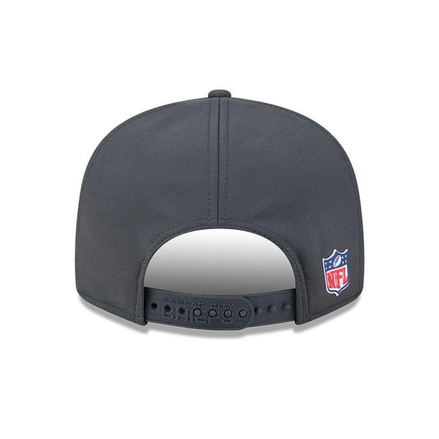 This is a Kansas City Chiefs NFL Sideline Charcoal 9FIFTY Split Panel Snapback Adjustable Cap 7