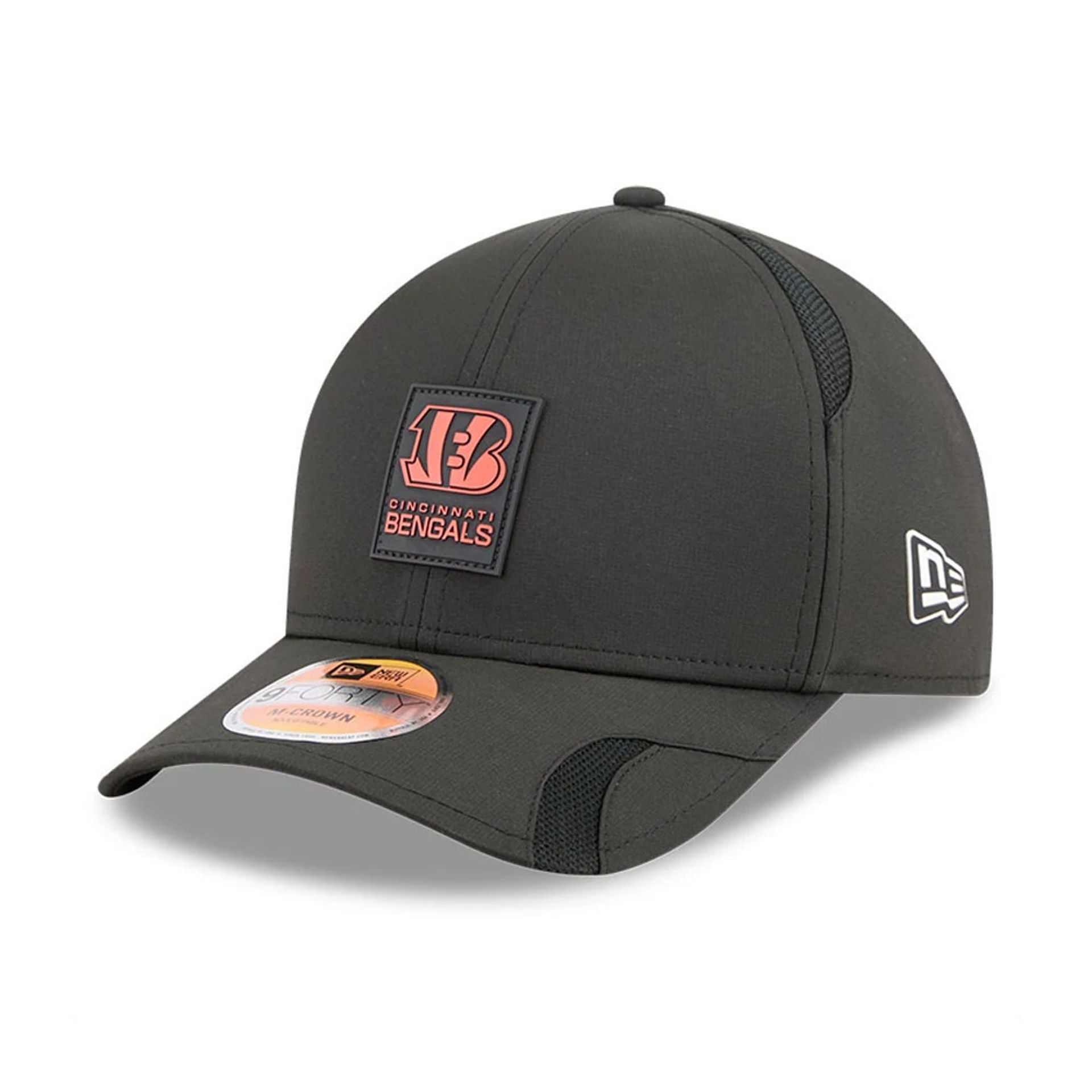 This is a Cincinnati Bengals NFL Sideline 2025 Black 9FORTY M-Crown Adjustable Cap 1