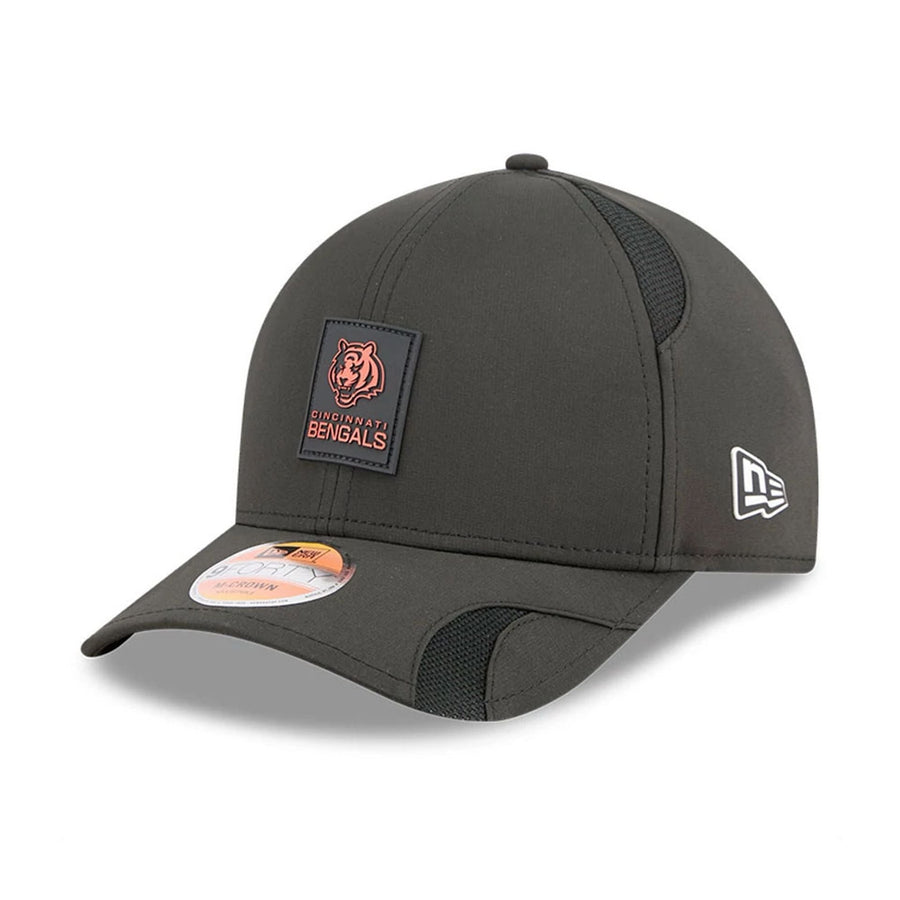 This is a Cincinnati Bengals NFL Sideline 2025 Black 9FORTY M-Crown Adjustable Cap 1