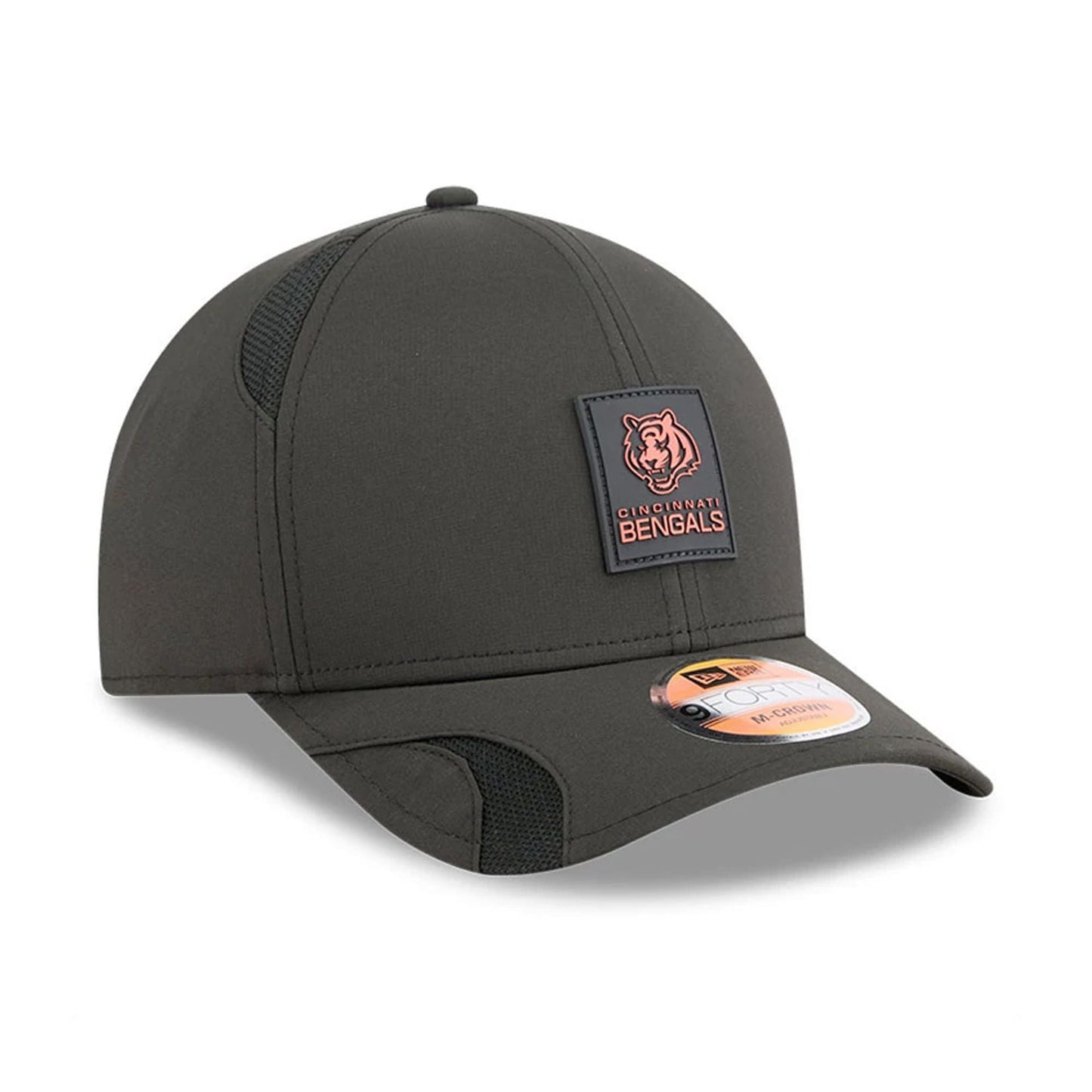 This is a Cincinnati Bengals NFL Sideline 2025 Black 9FORTY M-Crown Adjustable Cap 4
