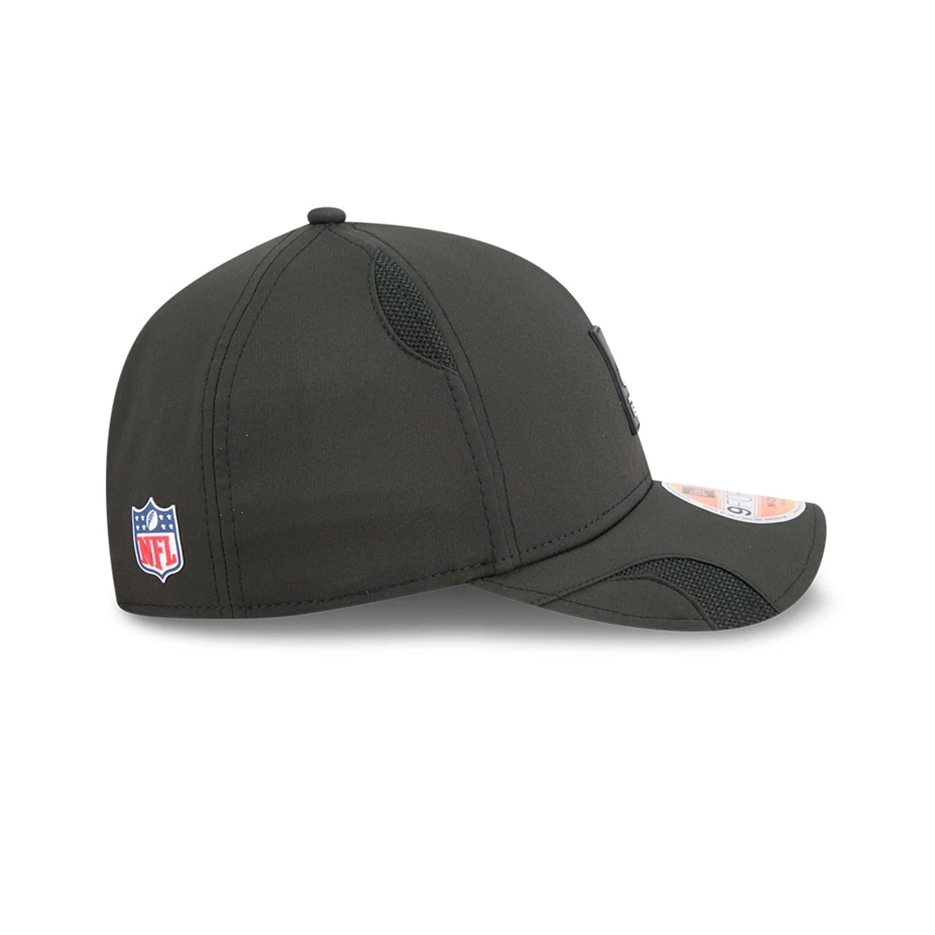 This is a Philadelphia Eagles NFL Sideline 2025 Black 9FORTY M-Crown Adjustable Cap 5