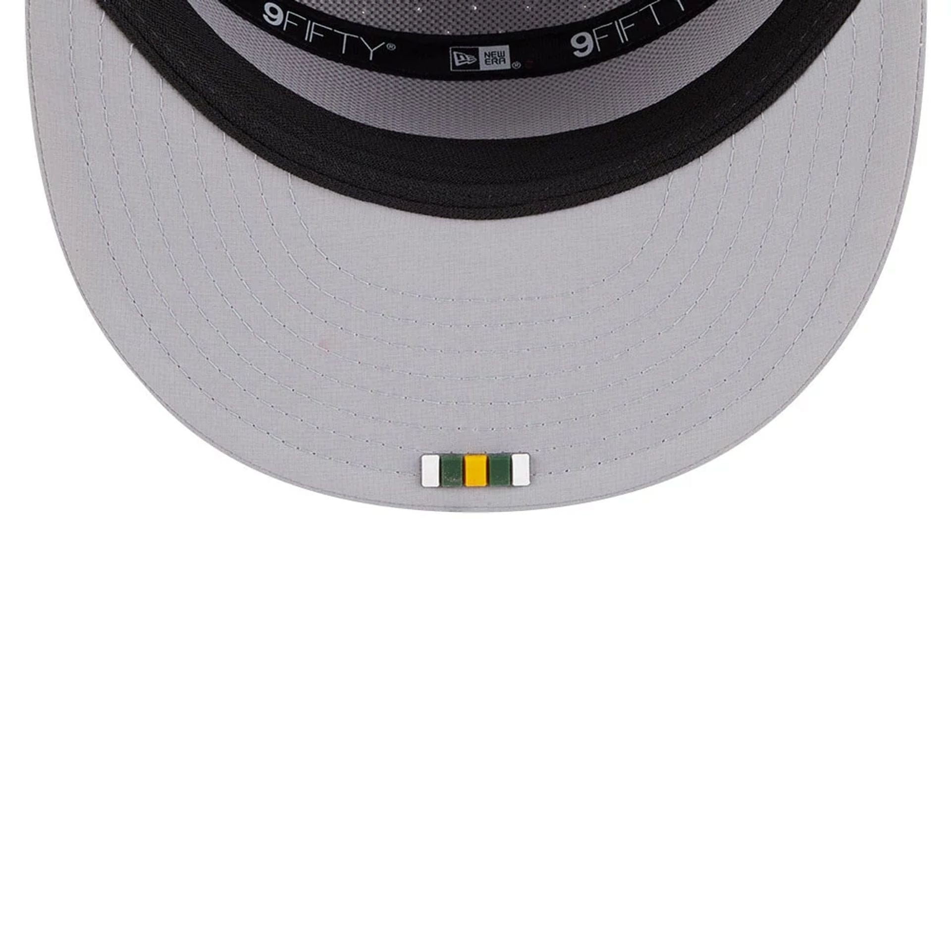 This is a Green Bay Packers NFL Sideline 2025 Grey 9FIFTY Split Panel Snapback Adjustable Cap 7