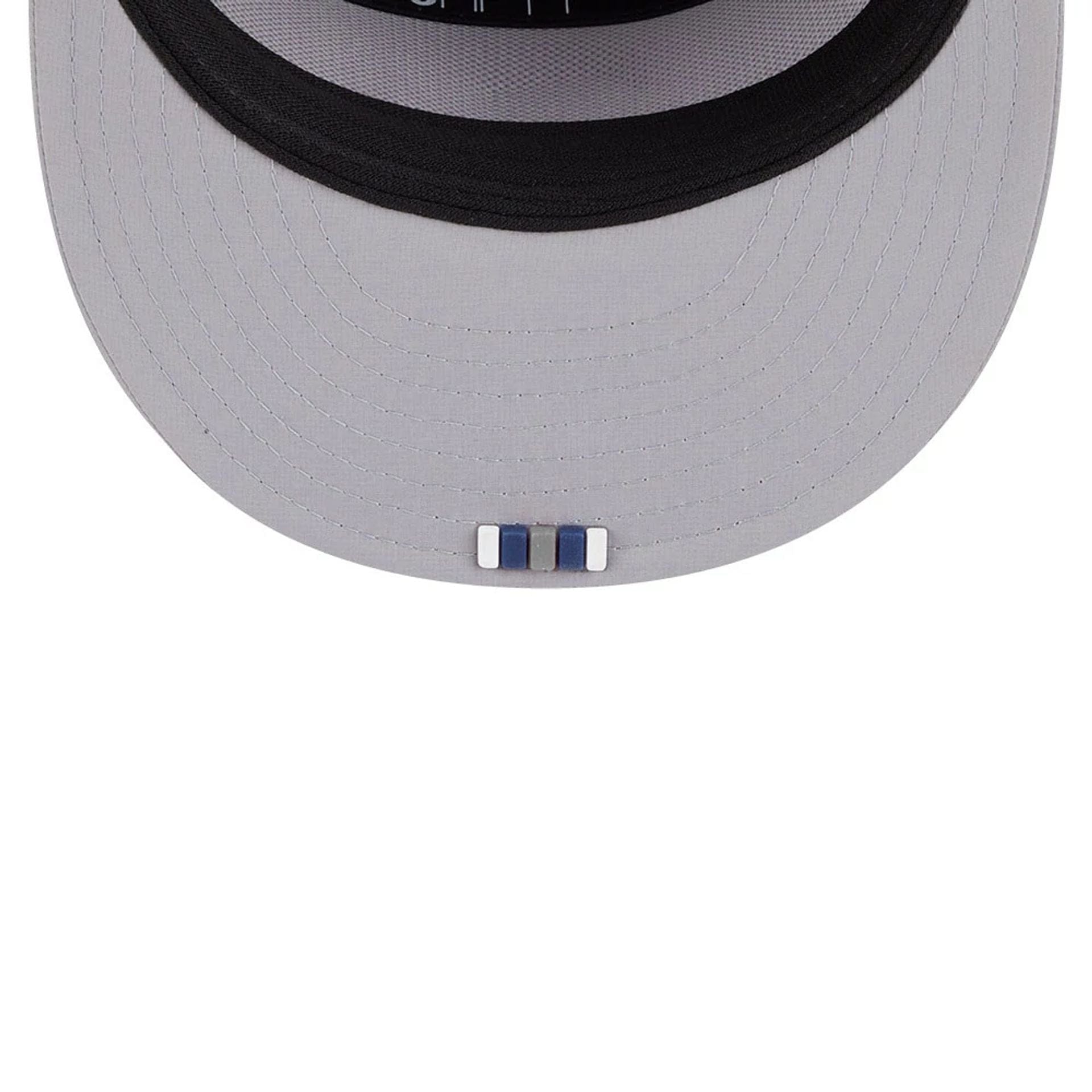 This is a Dallas Cowboys NFL Sideline 2025 Grey 9FIFTY Split Panel Snapback Adjustable Cap 2