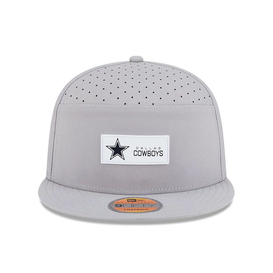 This is a Dallas Cowboys NFL Sideline 2025 Grey 9FIFTY Split Panel Snapback Adjustable Cap 3