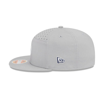 This is a Dallas Cowboys NFL Sideline 2025 Grey 9FIFTY Split Panel Snapback Adjustable Cap 6