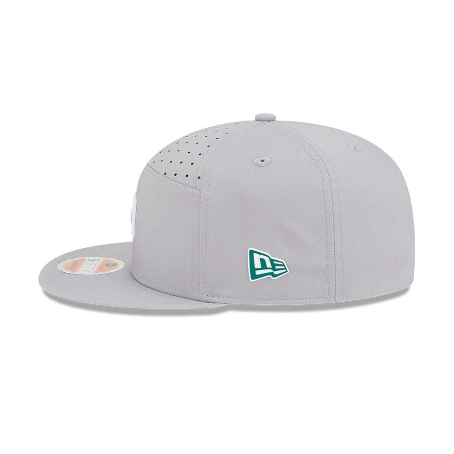 This is a New York Jets NFL Sideline 2025 Grey 9FIFTY Split Panel Snapback Adjustable Cap 4
