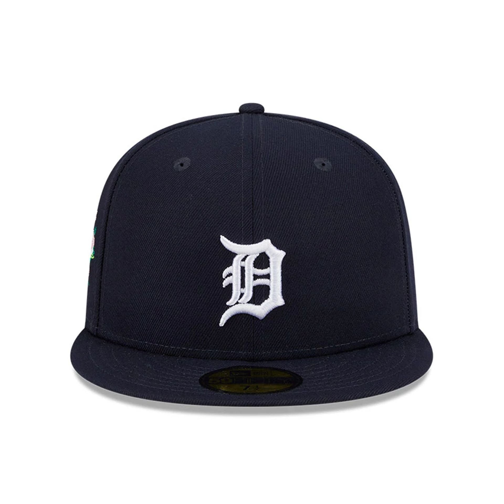 This is a Detroit Tigers Floral Undervisor Navy 59FIFTY Fitted Cap 3