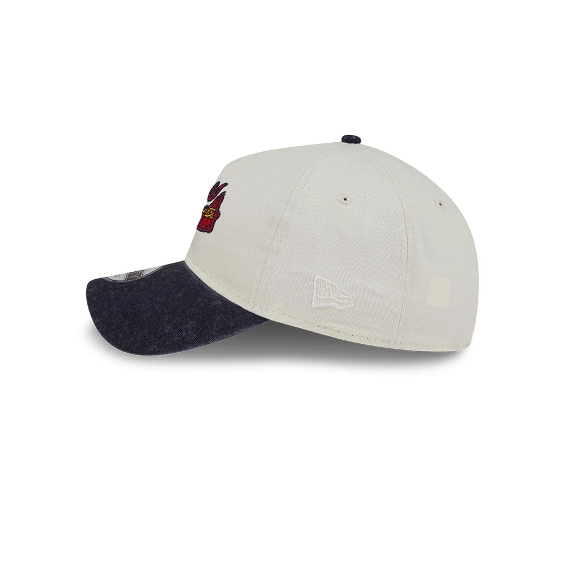 This is a Atlanta Braves Pastel White 9TWENTY A-Frame Adjustable Cap 4
