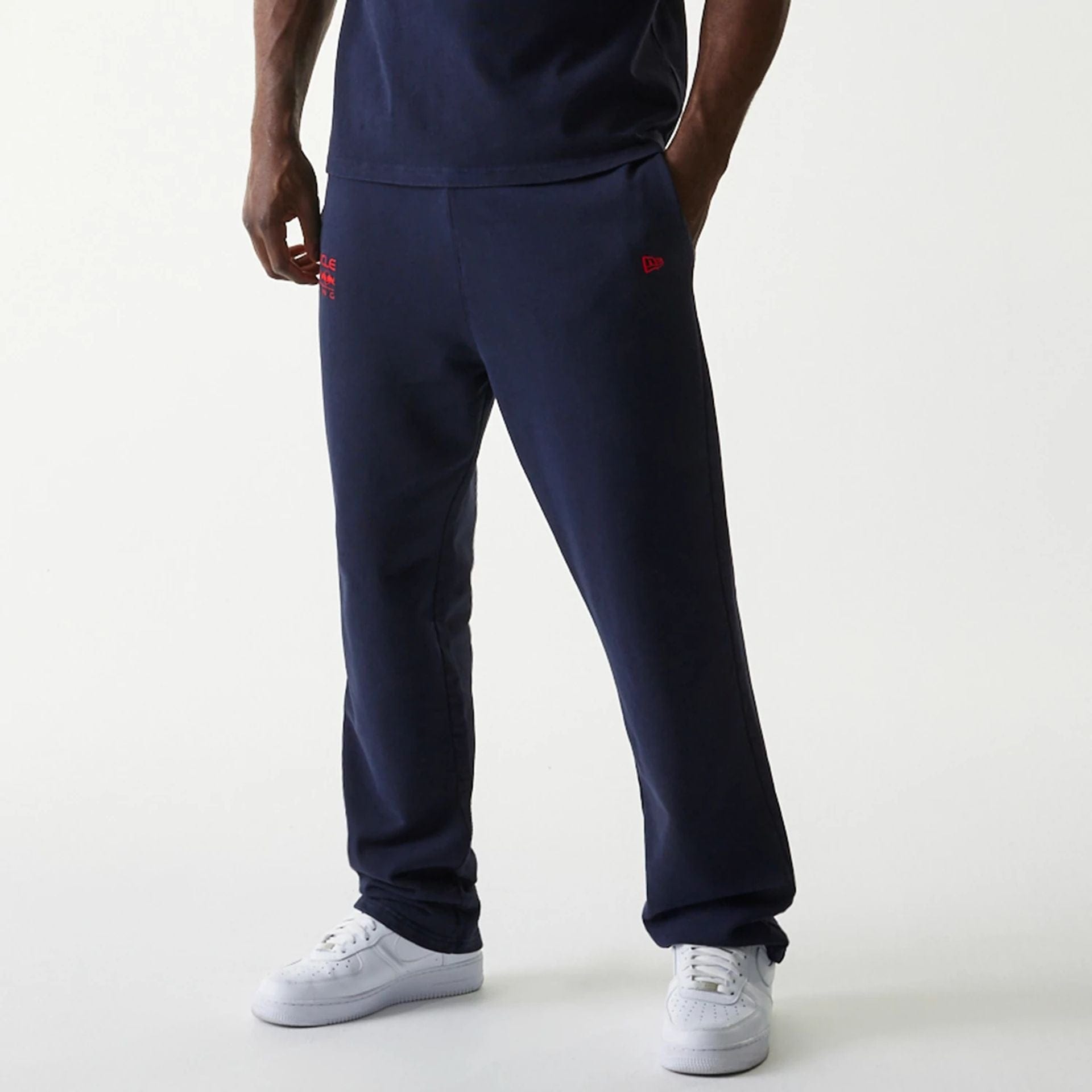The Male model is wearing Red Bull Racing Dark Blue Joggers 7