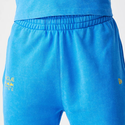 The Male model is wearing Red Bull Racing Blue Joggers 4