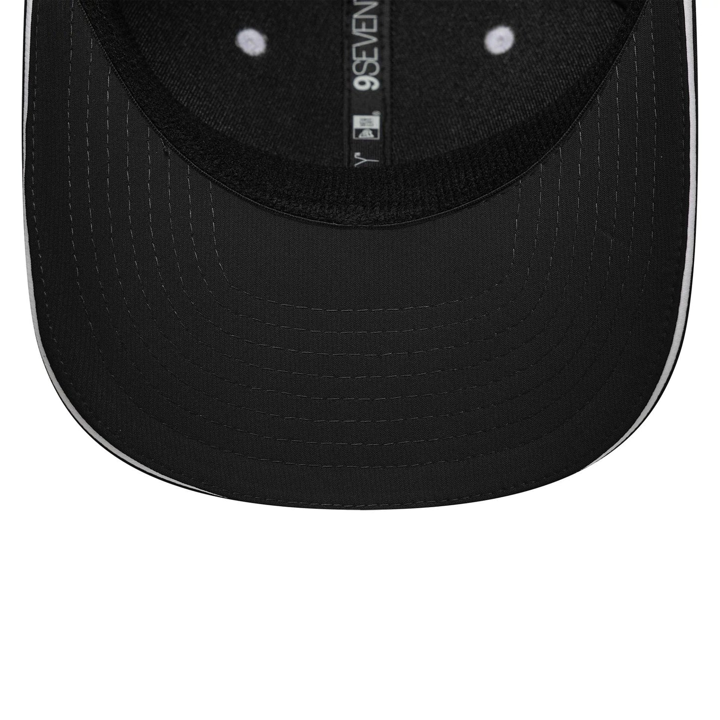 This is a Manchester United FC Recycled Black 9SEVENTY Stretch Snap Adjustable Cap 4