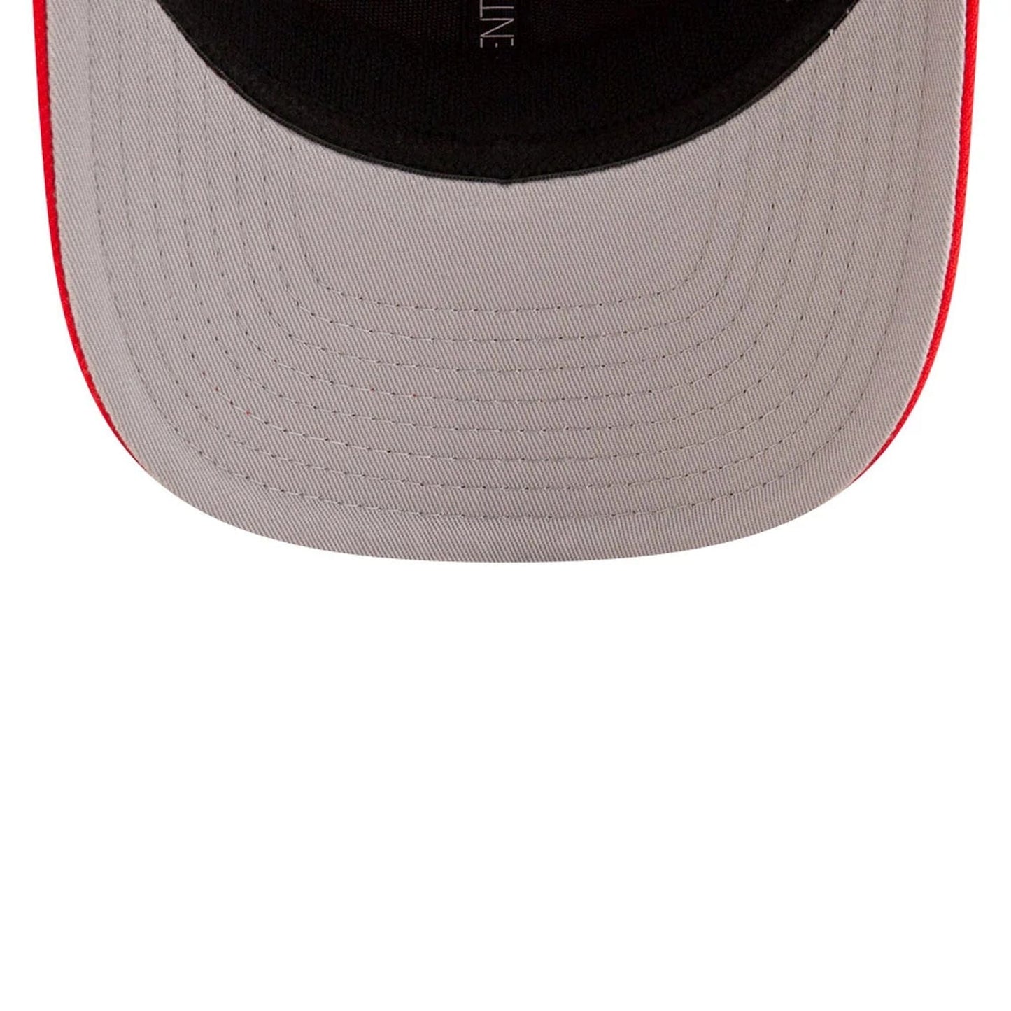 This is a Chicago Bulls NBA Team Red 9SEVENTY Stretch Snap Adjustable Cap 2