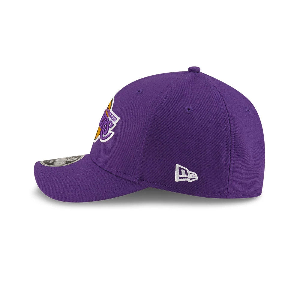 LA Lakers NBA Team Purple New Era 9FORTY M-Crown Adjustable Cap, side view showing the white New Era flag logo on the left side, with a raised embroidered Lakers logo on the front panel and a curved visor with a 9FORTY size sticker.