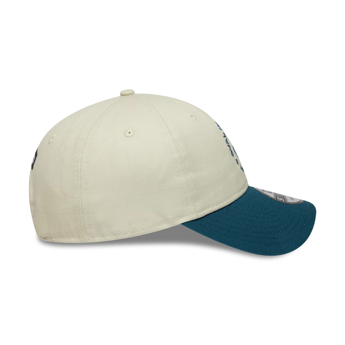 Oval Invincibles The Hundred 2025 Contrast Light Beige New Era 9TWENTY Adjustable Cap, side view showing the embroidered dark logo on the left side, with a curved green visor and a 9TWENTY size sticker.