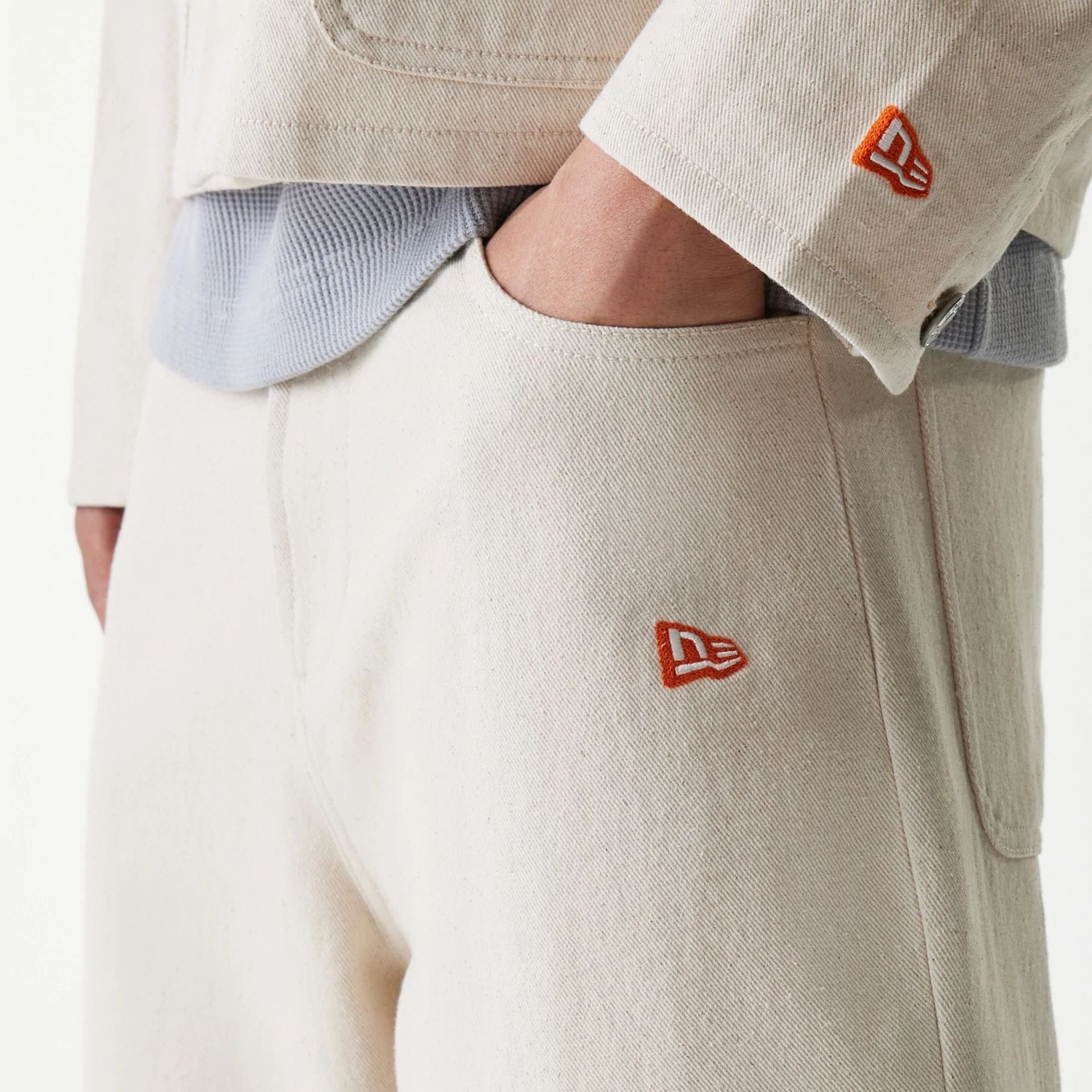 The Male model is wearing New York Mets MLB Jorts Open Cream Shorts 5