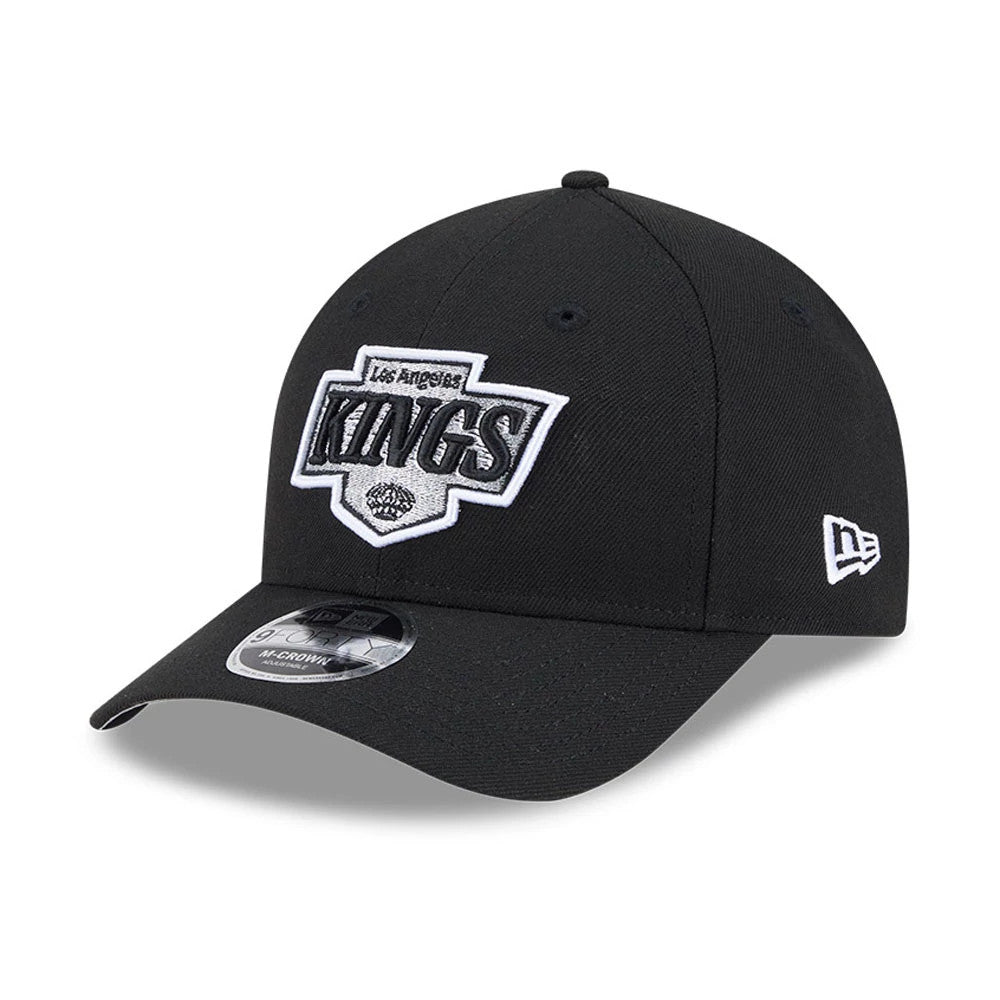 LA Kings NHL Team Black New Era 9FORTY M-Crown Adjustable Cap, three-quarter view with a raised white and silver embroidered LA Kings logo on the front panel, black curved visor and 9FORTY size sticker, plus New Era flag logo on the left side.