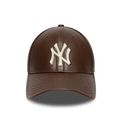 This is a New York Yankees MLB Leather Dark Brown 9FORTY M-Crown Adjustable Cap 2