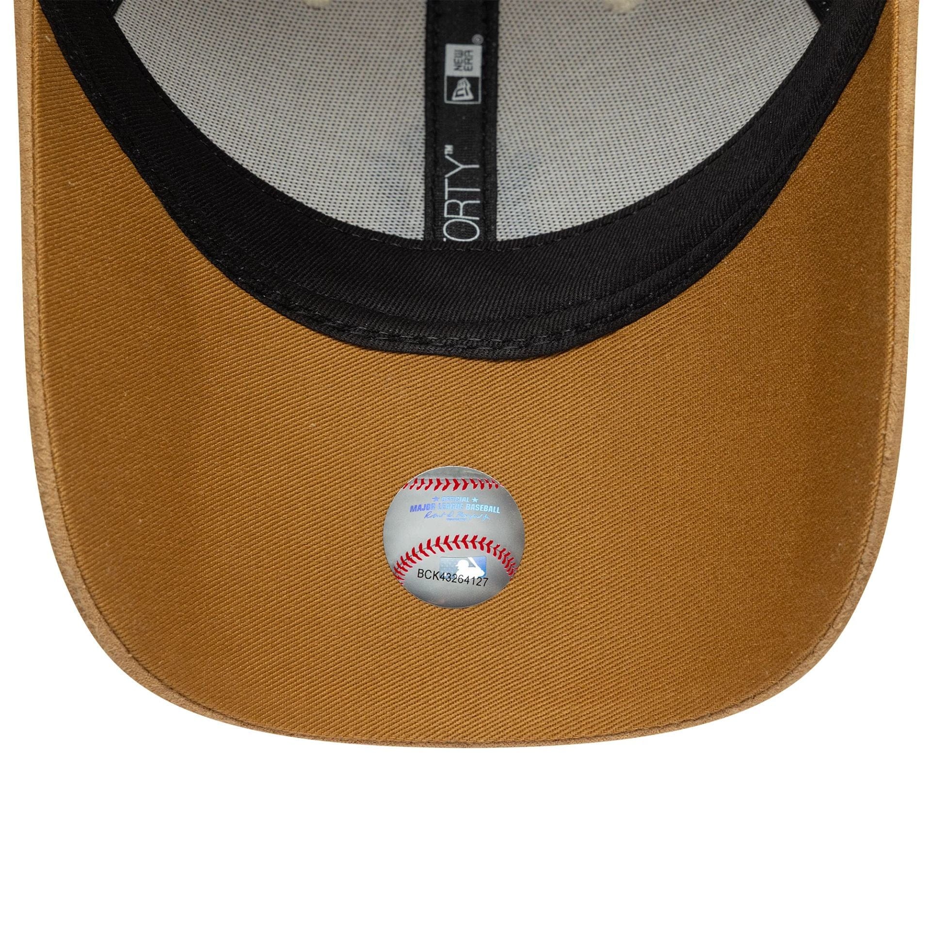 This is a New York Yankees MLB Contrast Visor Cream 9FORTY Adjustable Cap 7