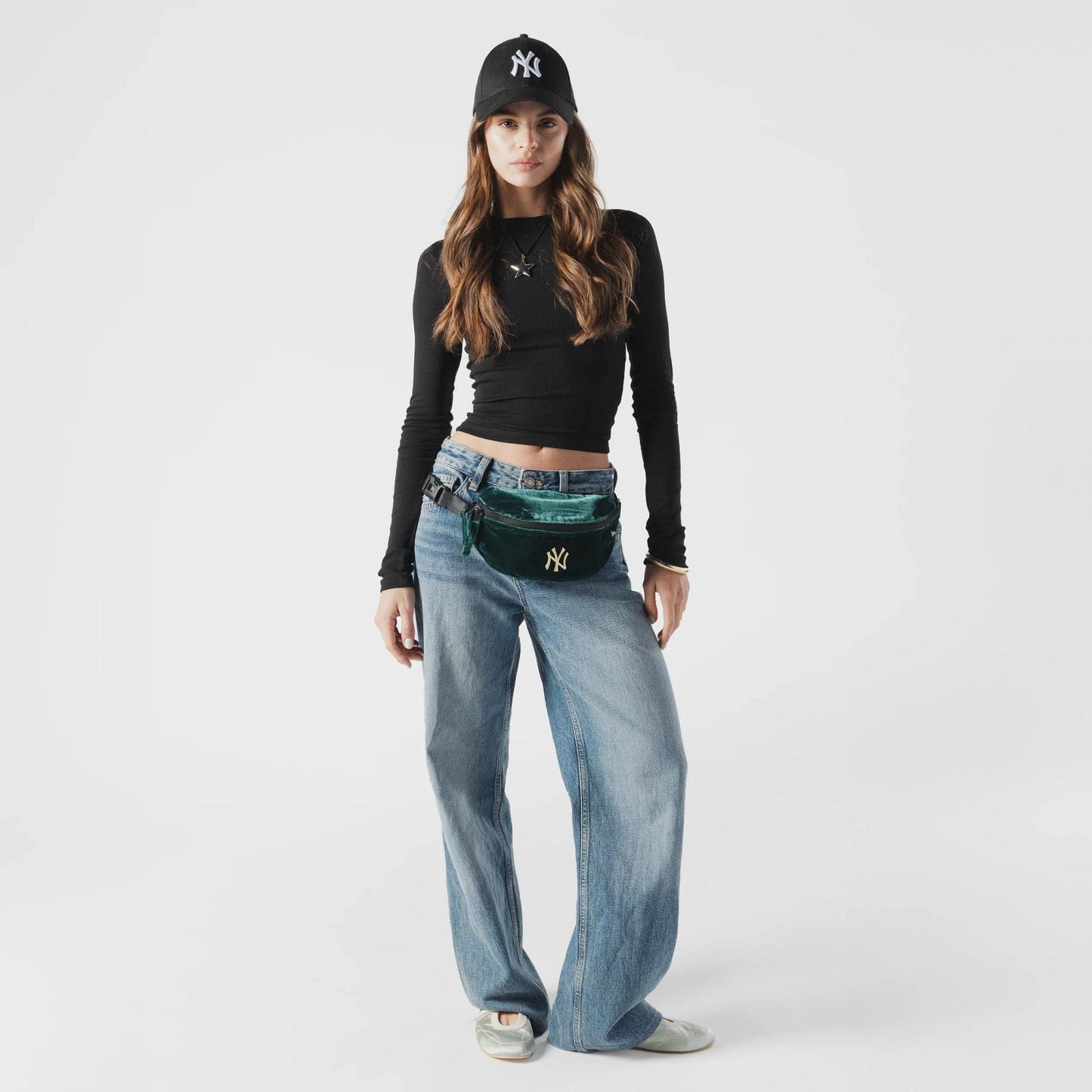 This is a New York Yankees MLB Velour Pin Dark Green Waist Bag  8