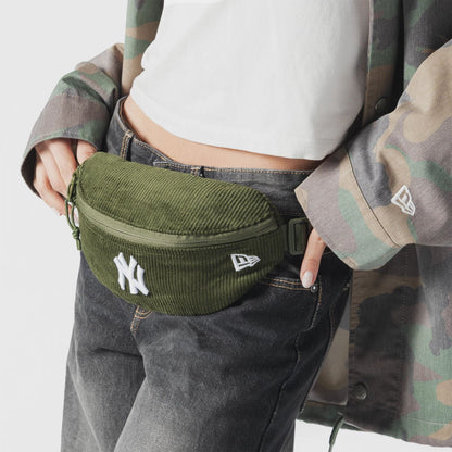 This is a New York Yankees MLB Cord Dark Green Waist Bag  6
