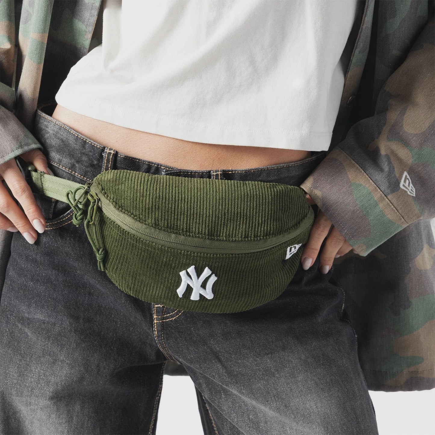 This is a New York Yankees MLB Cord Dark Green Waist Bag  7