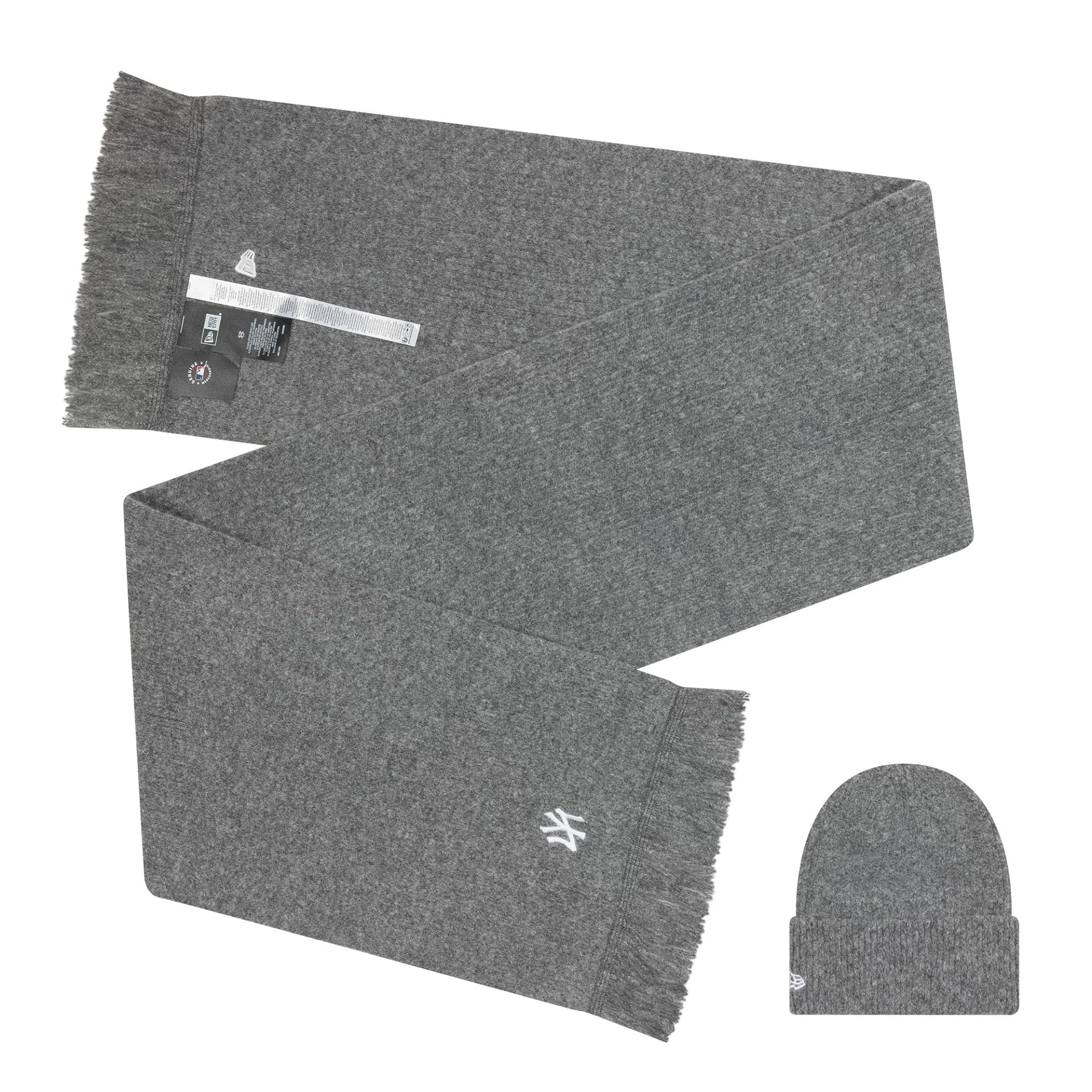 This is a New York Yankees MLB Dark Grey Beanie & Scarf Set  2