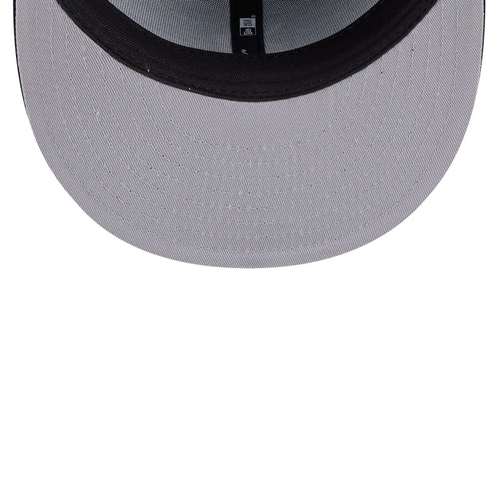 This is a Detroit Tigers MLB Classic Navy Dogear 59FIFTY Fitted Cap 2